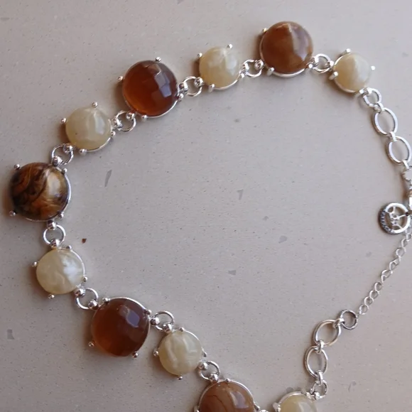 Trifari Vintage  16" Beautiful Necklace. - Picture 3 of 7